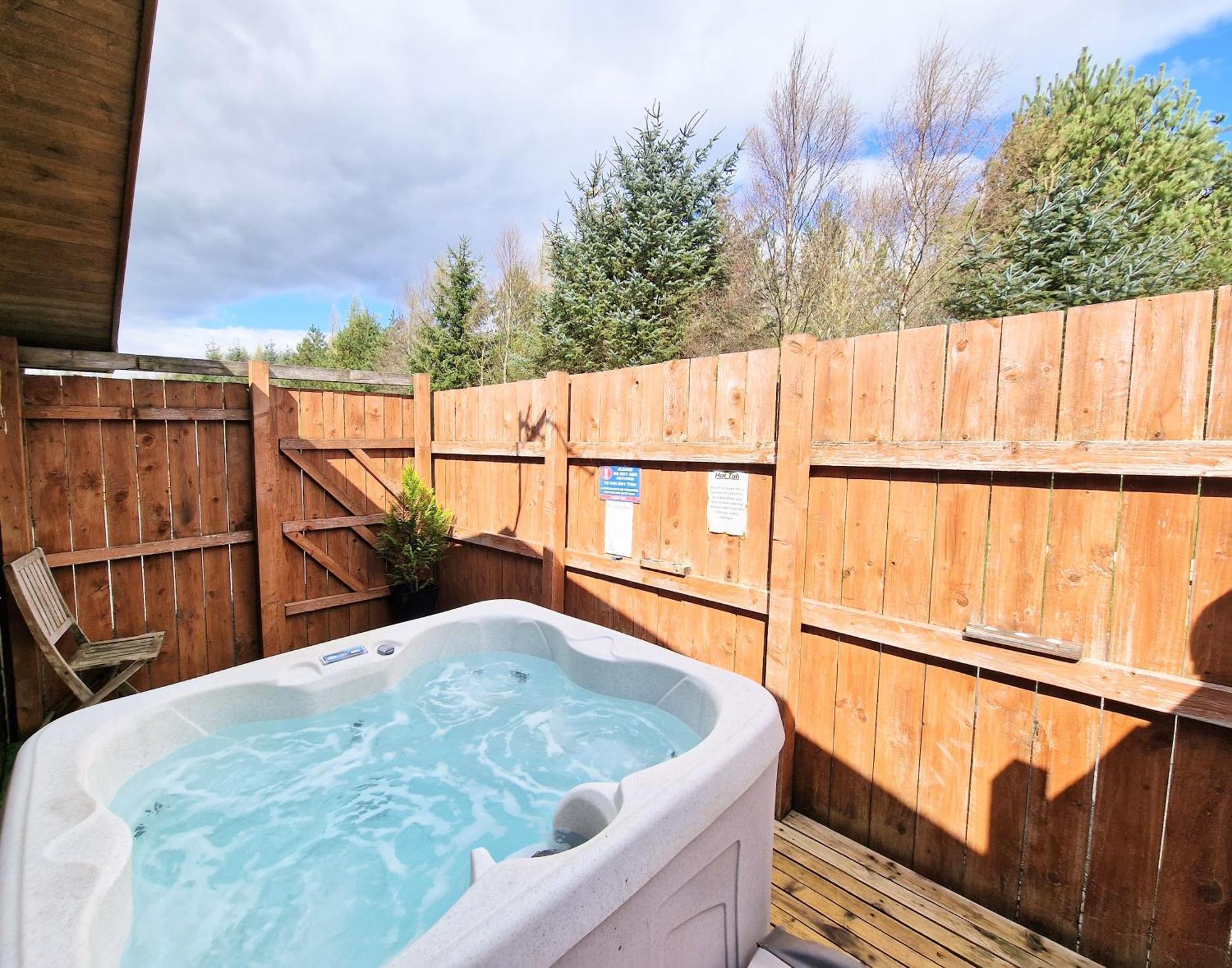 Lomond 2 With Private Hot Tub - Fife - Loch Leven - Lomond Hills Villa Kelty Dış mekan fotoğraf